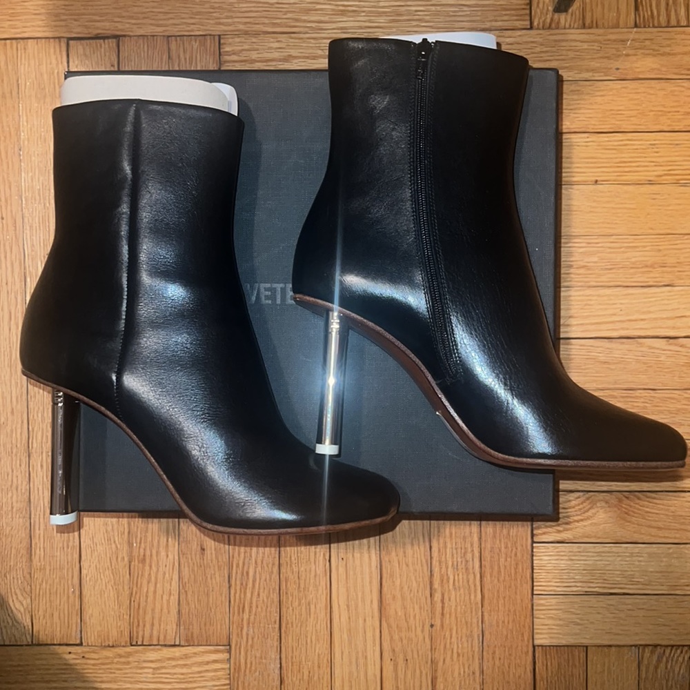 Vêtements anatomic black leather boots with silver lighter heel. never worn.